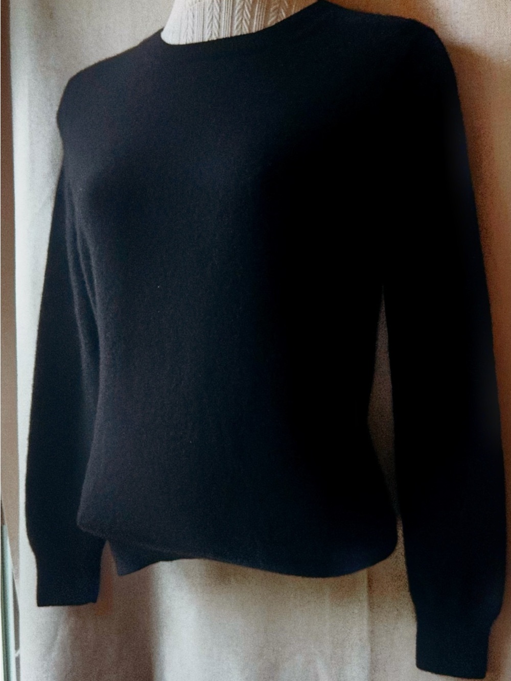 🖤✨ Quince 100% Cashmere • Raven Black Classic Crewneck Sweater ✨🖤